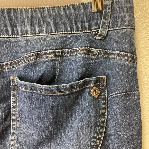 Democracy "Ab"solution Cuffed Indigo Ankle jeans - Picture 8 of 16